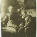 Hanns Heinz Ewers und seine Mutter Maria Ewers um 1900