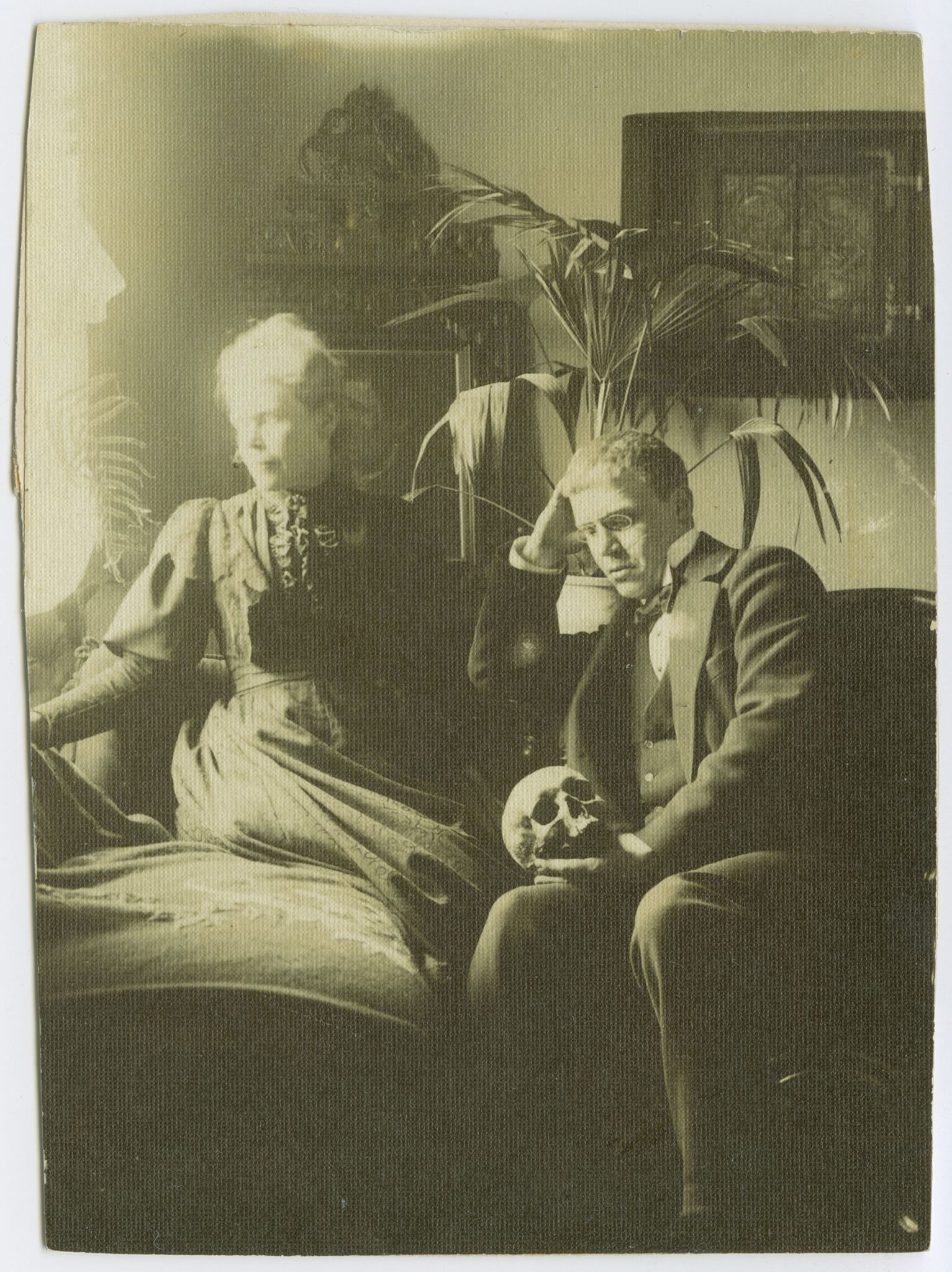 Hanns Heinz Ewers und seine Mutter Maria Ewers um 1900